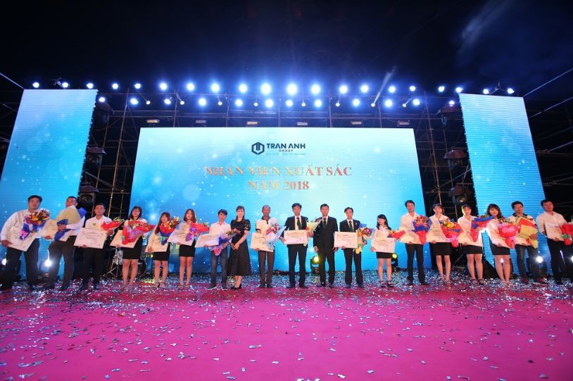 Vinh danh NhÃ¢n viÃªn kinh doanh xuáº¥t sáº¯c Tráº§n Anh