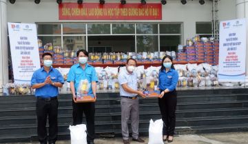 Trần Anh Group trao tặng 3.000 phần quà đến người dân khó khăn